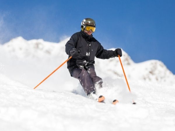 Wybór odpowiedniej odzieży narciarskiej: przewodnik inspirujący, jak najlepiej wykorzystać swój sprzęt